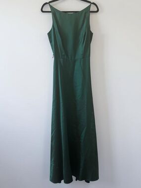 Niki by Niki Livas Emerald Green Satin Formal Gown Size 6